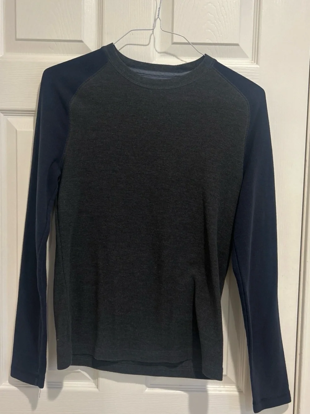 Banana Republic Men's Long Sleeve Raglan Tee in Charcoal and Navy